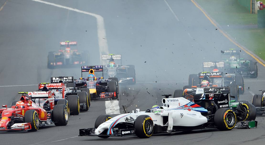 Il giapponese sbaglia la staccata e centra la Williams di Massa. Afp